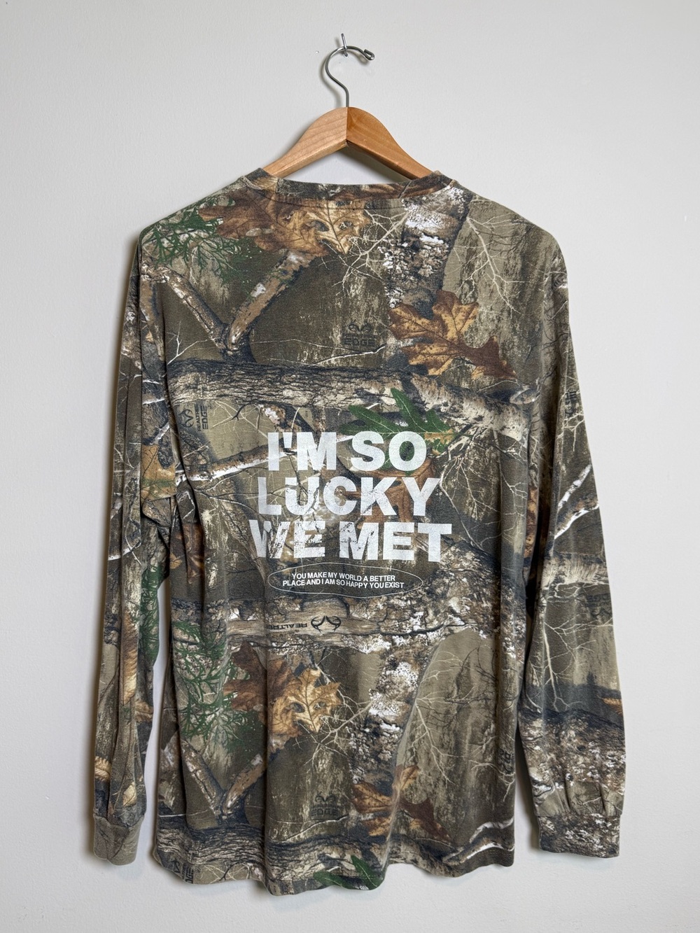 Realtree | "I'm So Lucky We Met" Camo Long Sleeve Shirt | Green | Size Large - Picture 2 of 9